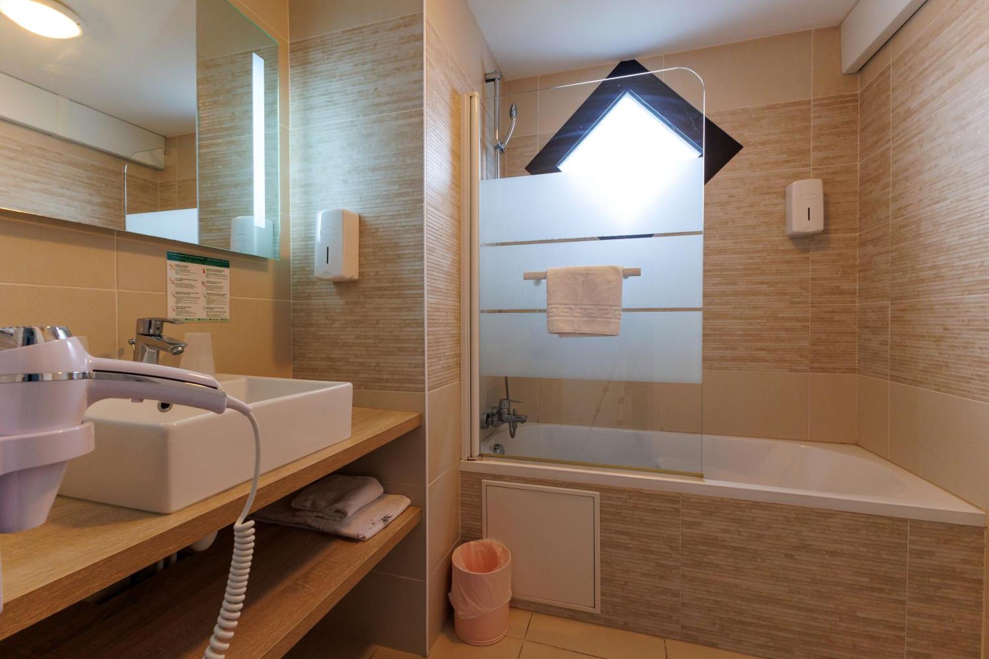 Logis Hotel Le Rochelois Ла-Рошель Экстерьер фото