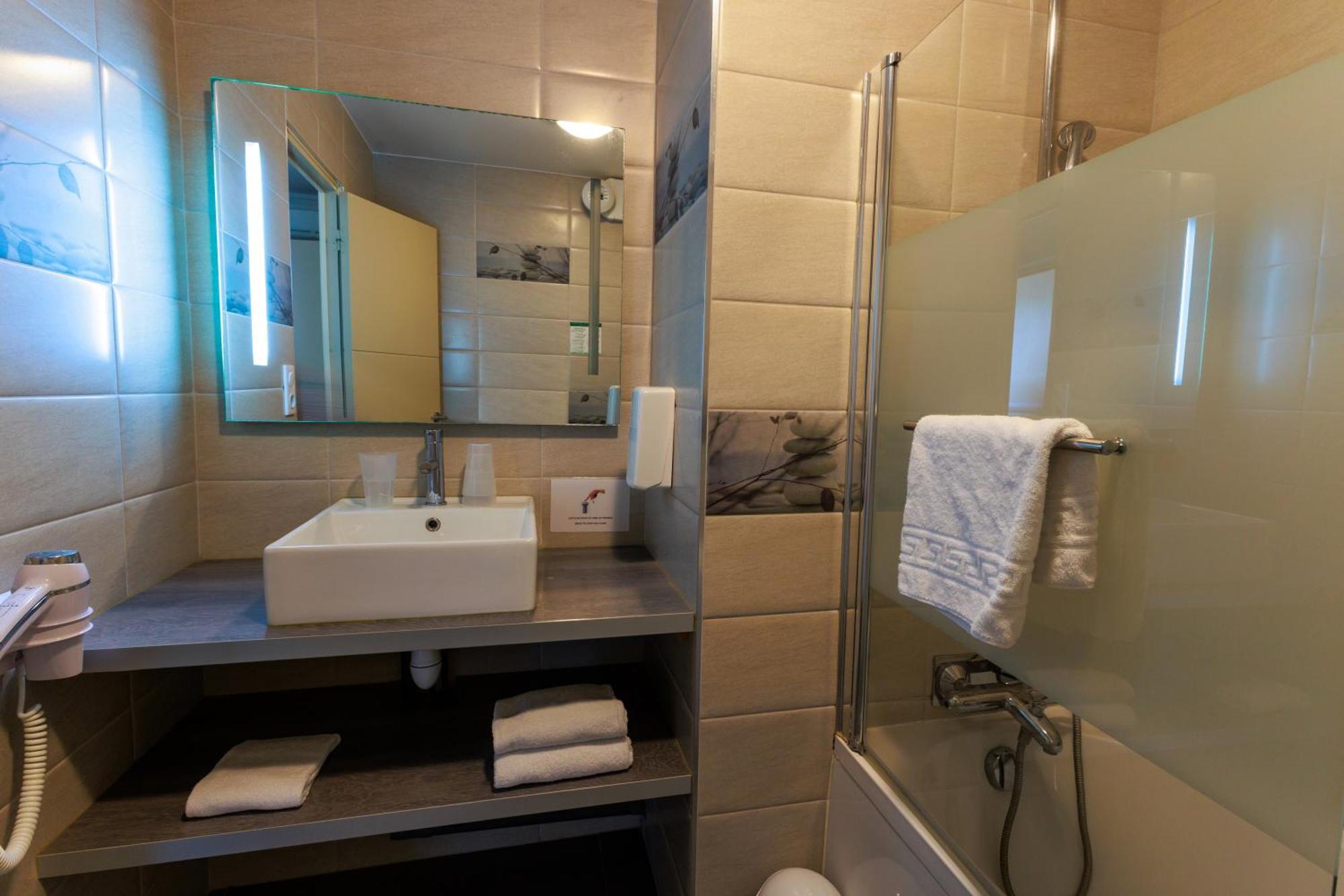 Logis Hotel Le Rochelois Ла-Рошель Экстерьер фото